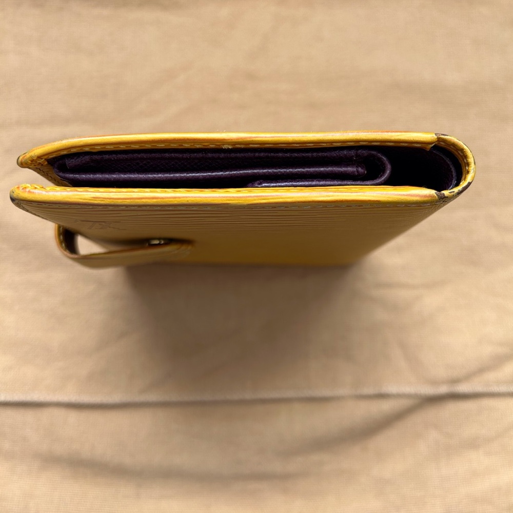 LV Wallet - Picture 4 of 9